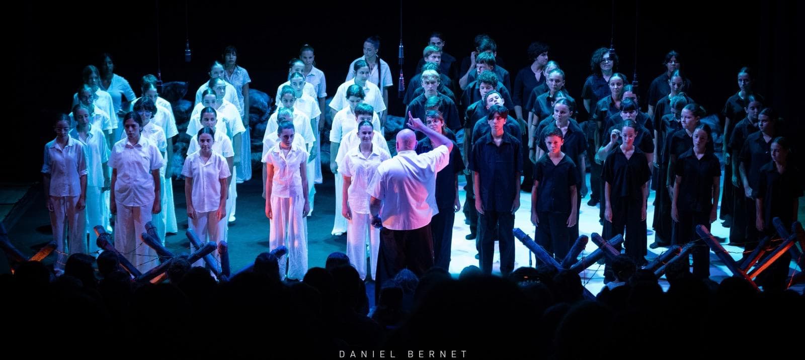 Nuestro coro «Crecer Cantando, Crecer Soñando» actúa en Aracena